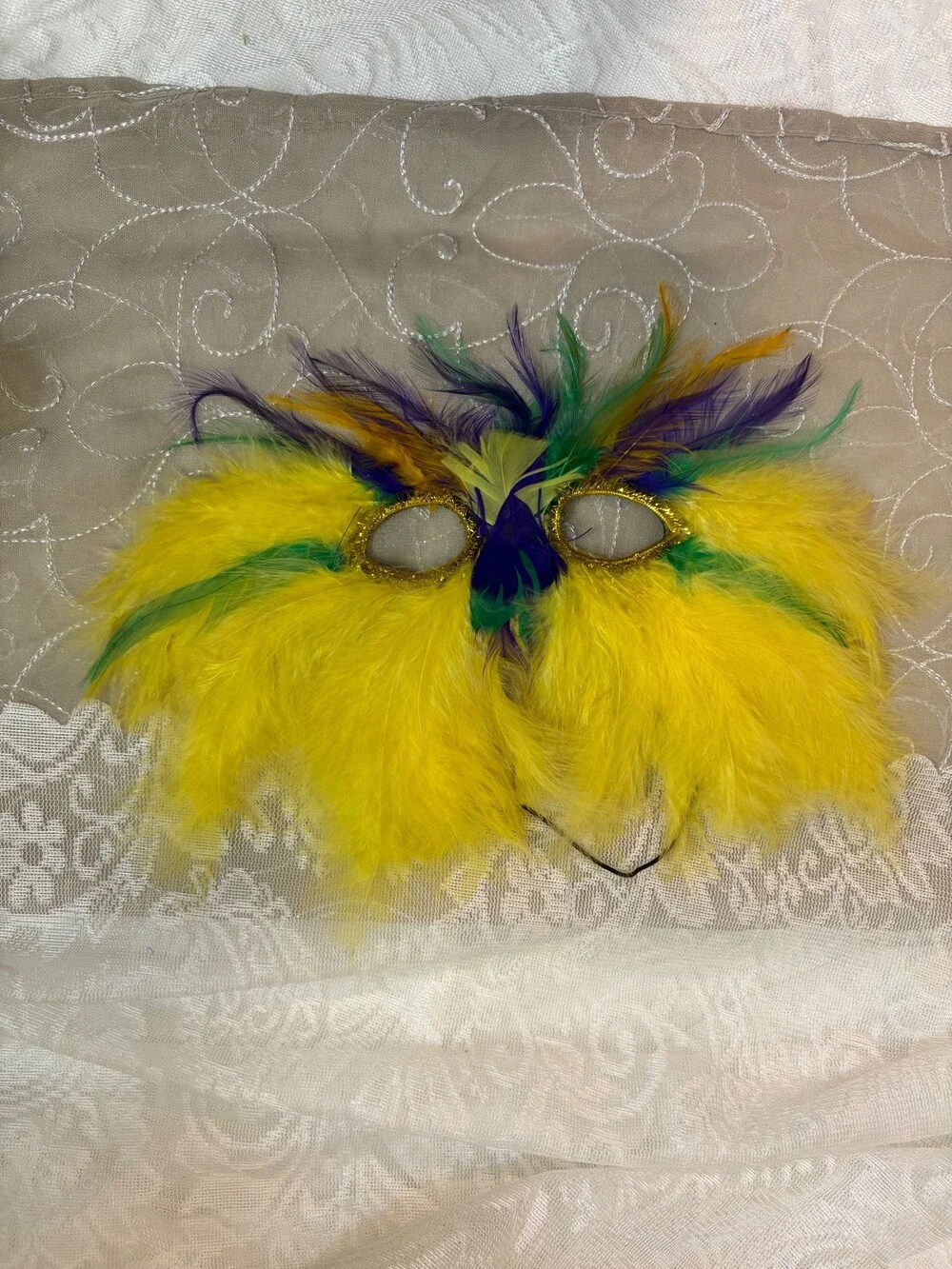 N/A feather mask